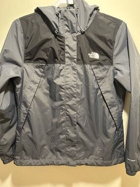 The North Face Women’s Medium Antora Dry Vent Rain jacket